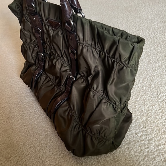 Prada Large Gaufre Tessuto Nylon Tote - Picture 5 of 17